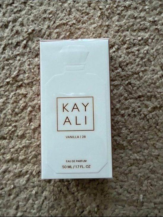 HUDA BEAUTY Other - Kayali Vanilla 28
